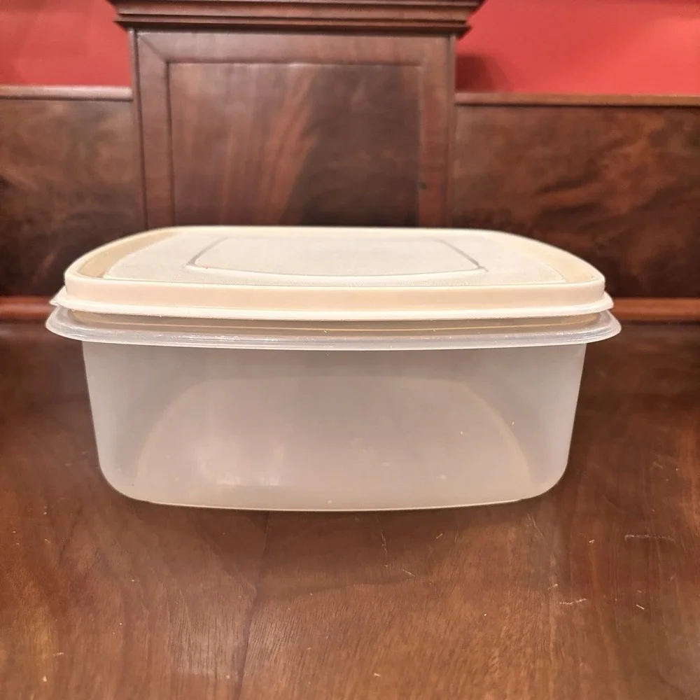 Vintage Rubbermaid Servin' Saver #3 10 Cup Square Storage Container Almond Lid